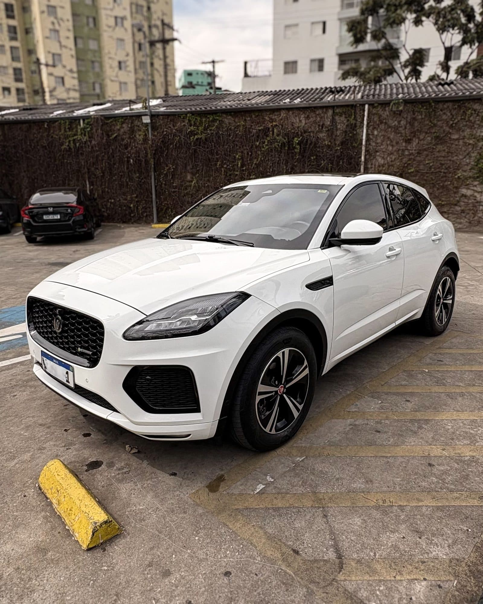 Jaguar E-Pace P250 S R-Dynamic — exterior 1